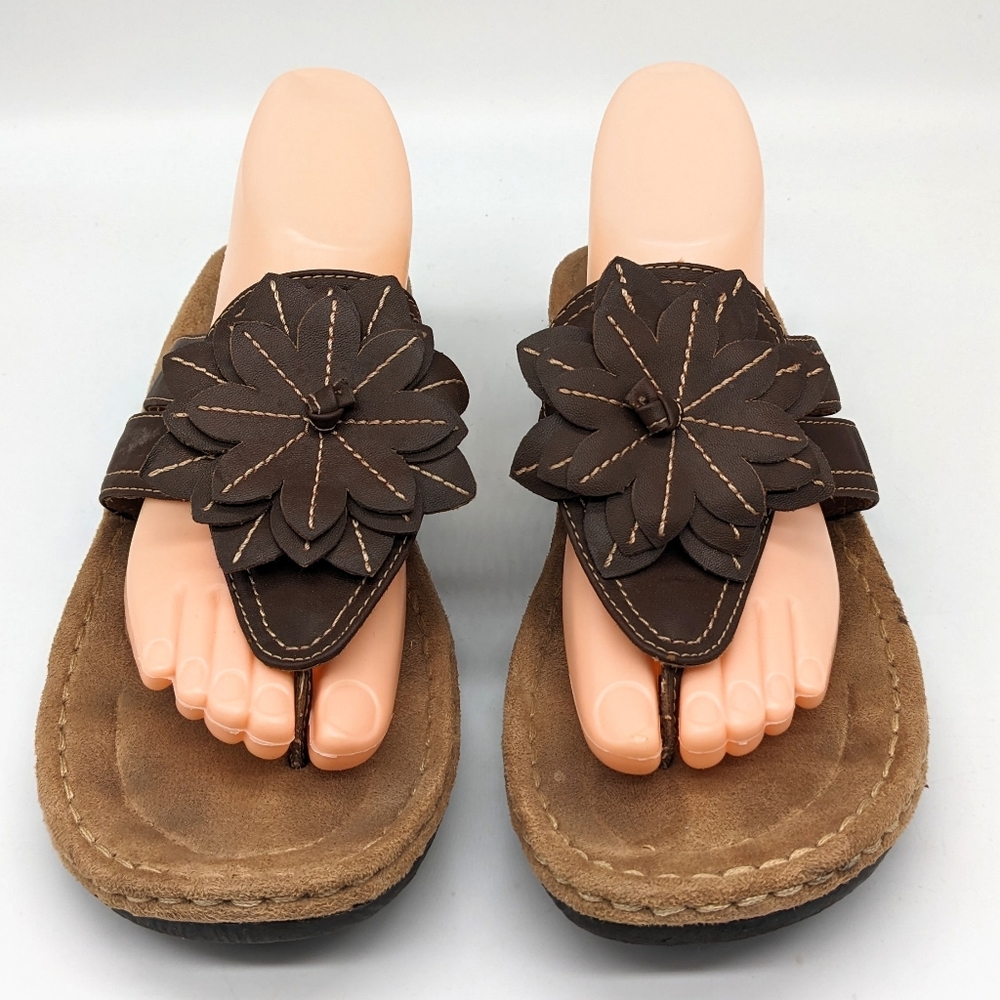 Cliffs by White Mountain Cove Brown Flower Sandals Memory Foam Women's Size 10